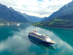 Fred Olsen Travel Agents present a ‘Nibbles and Prosecco’ event
