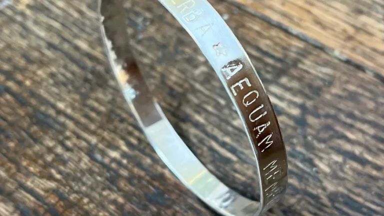 Silver stamped bangle - Ipswich.love